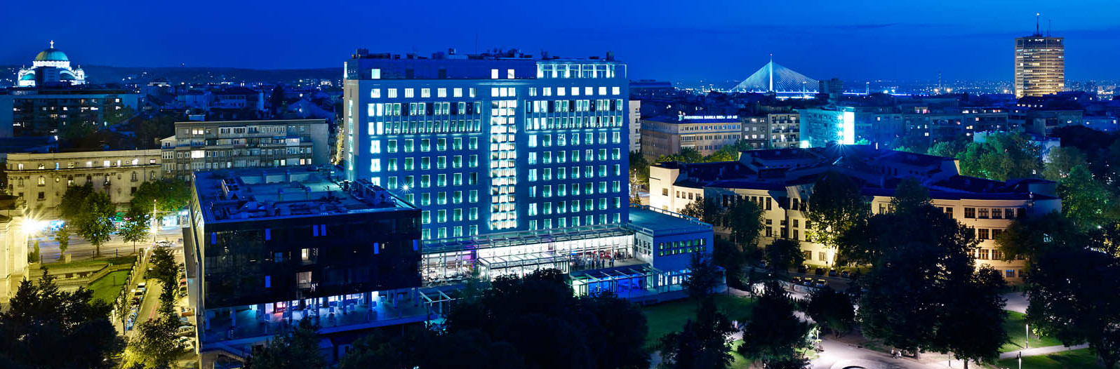 Metropol Palace Hotel by Night